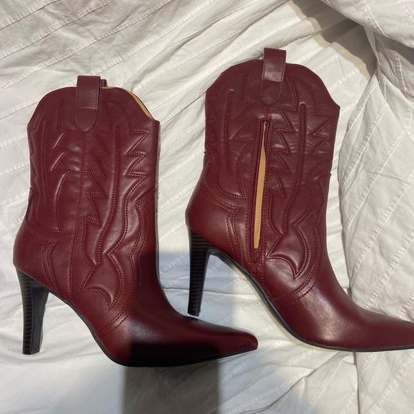 Red cowboy boots Size 10 - Picture 2 of 3